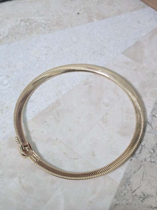 Vintage MONET White Oval Cabochon Gold Plated Omega Necklace - Picture 5 of 8